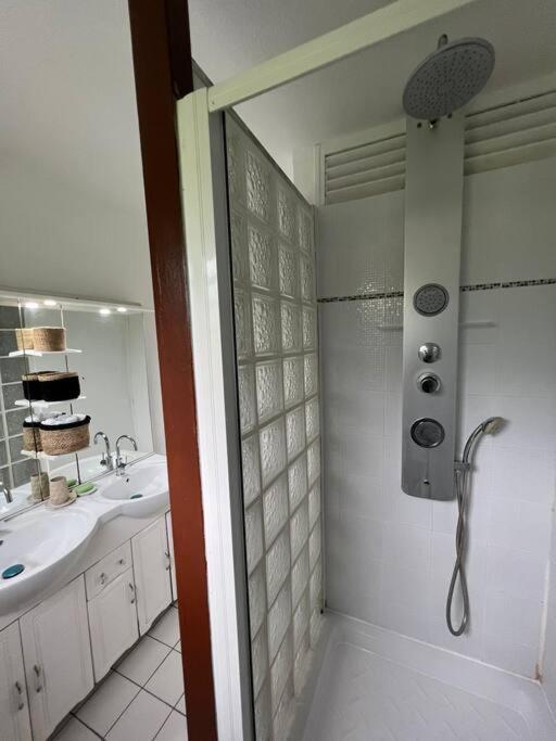 Appartement F4 Petit Bourg Esterno foto